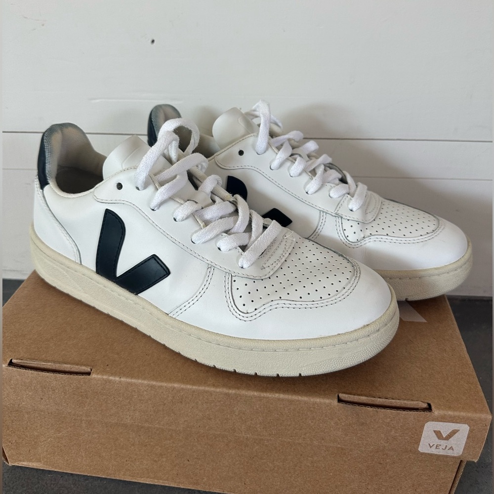 Veja V-10 Low-Top Leather Sneakers, women’s 38